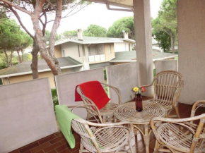 Spacious flat with fenced garden and fireplace